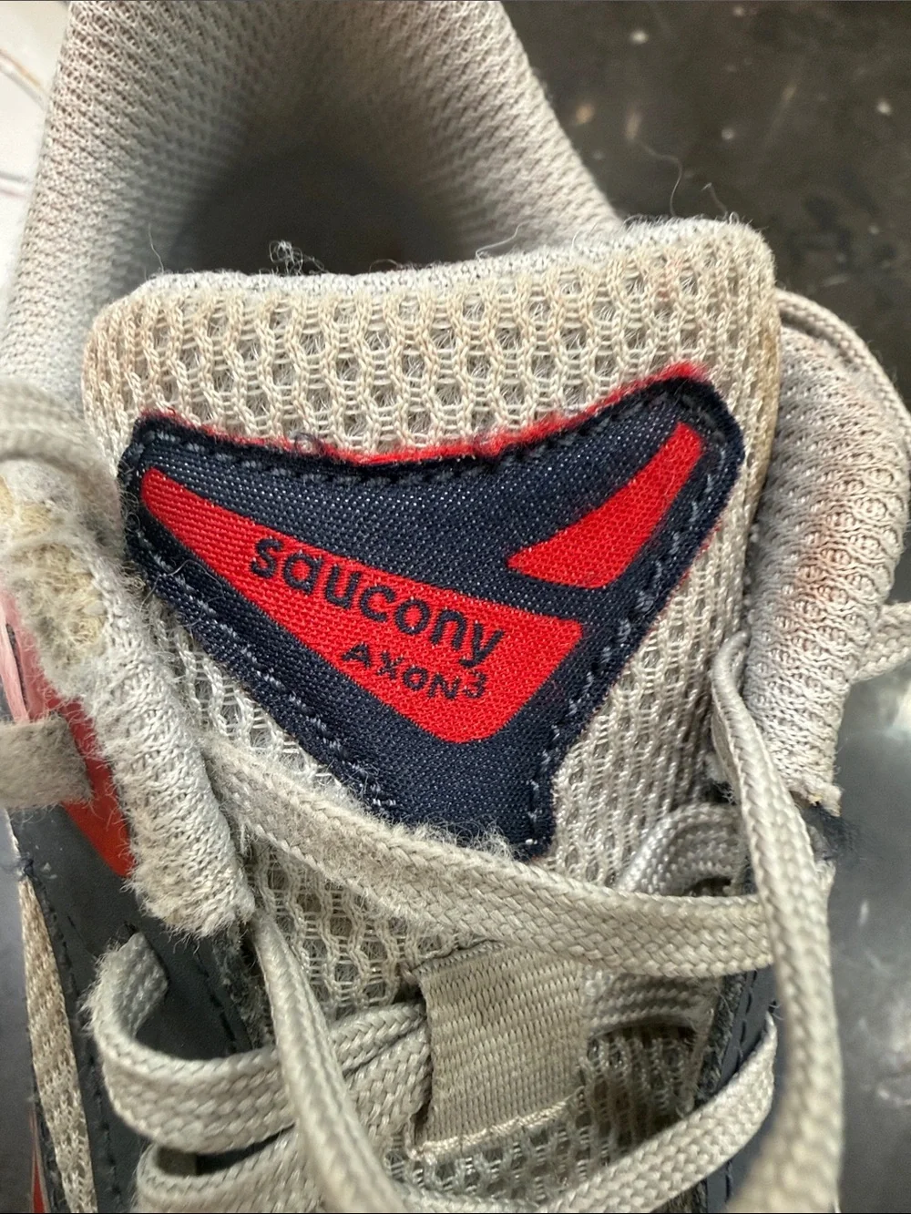 Boys Saucony Beige Gray Red Mesh Running Shoes - 2.5W - WIDE